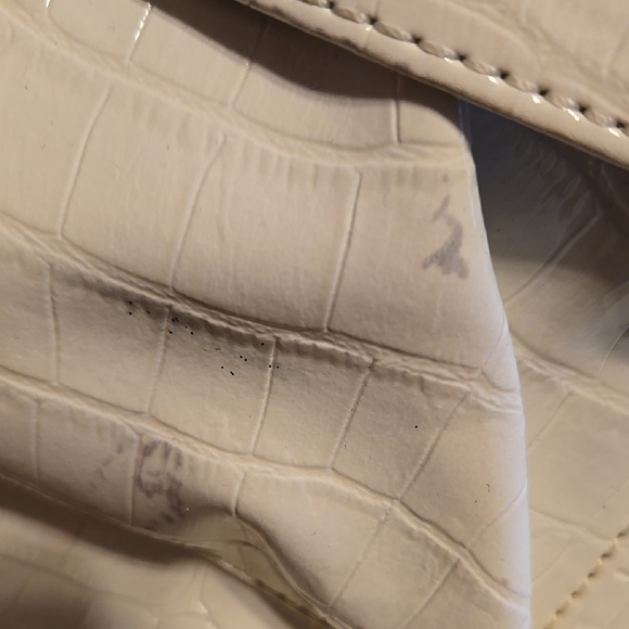 Paula Abdul White Crocodile-Embossed Handbag.   ✨️PRE OWNED✨️ - Picture 3 of 14